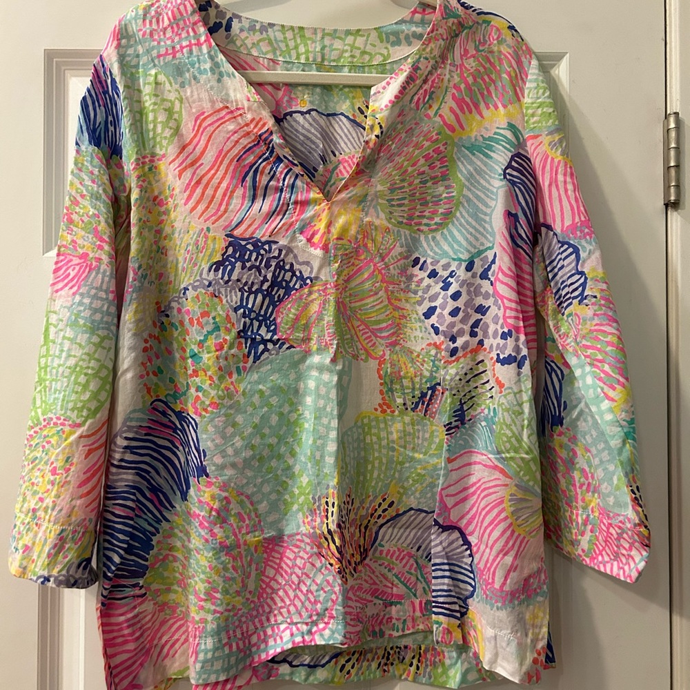 Size L Amelia Island tunic top in Multi Roar of the Seas print